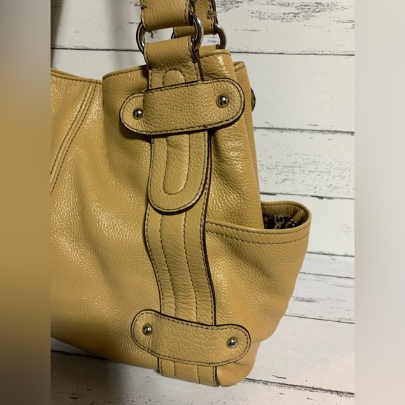 Tignanello Leather Shoulder Purse - Multi-Pocket Bag - Stylish and Functional - Picture 5 of 13